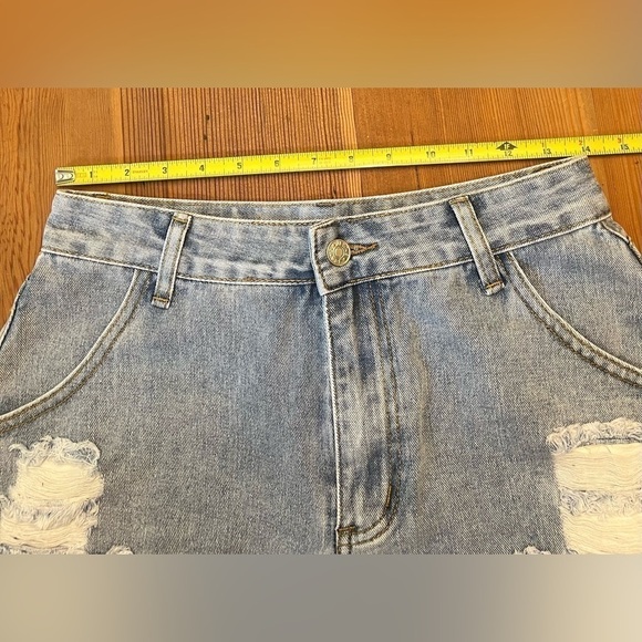 Shorts - Picture 6 of 8